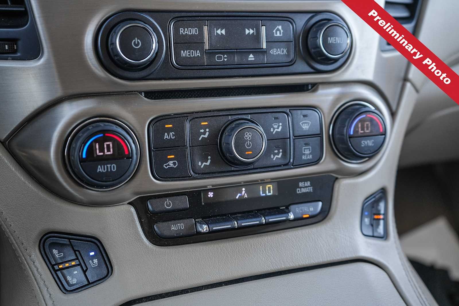 Used 2019 White Frost Tricoat GMC Denali image 20