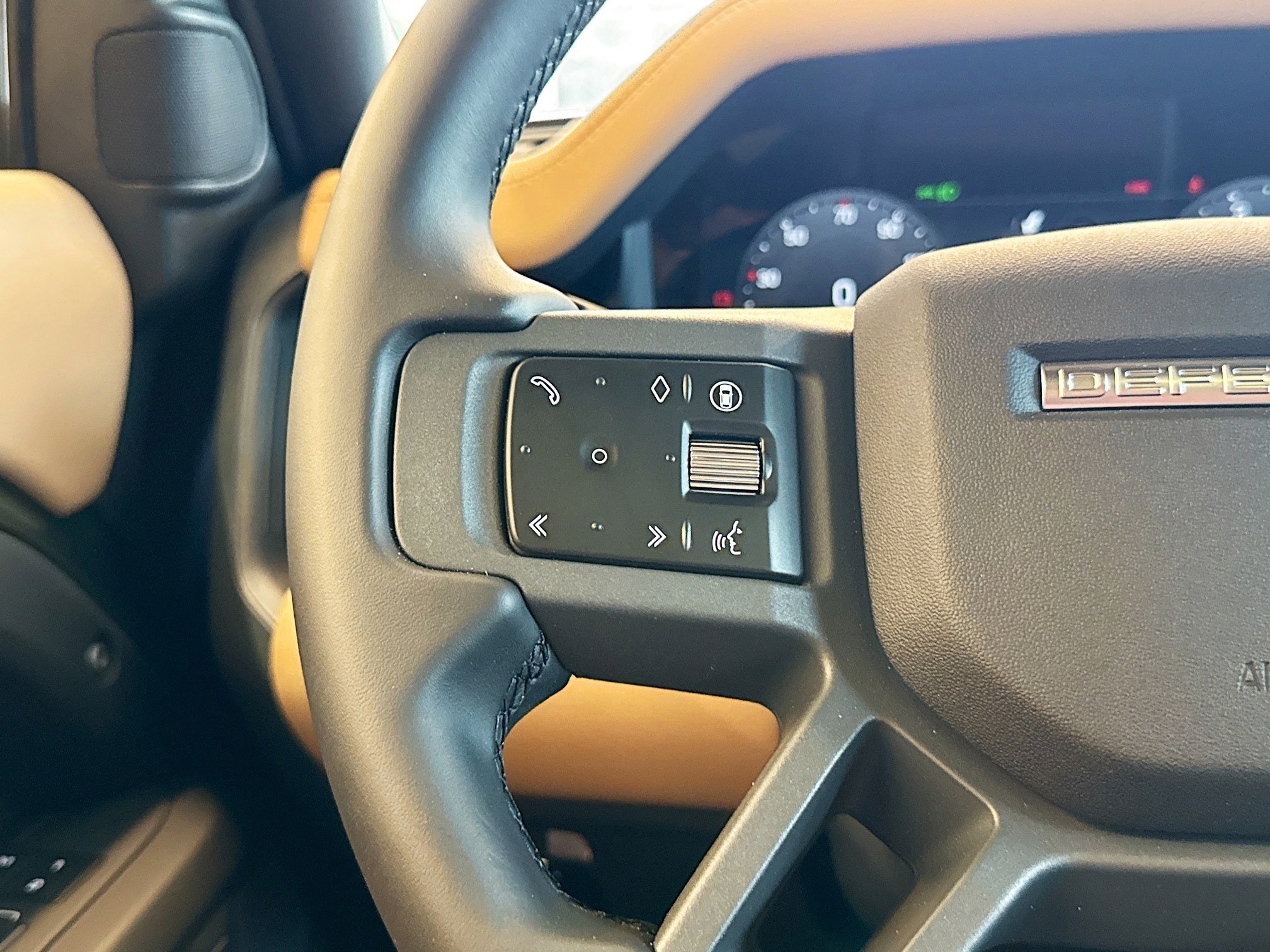 New 2026 Woolstone Green Land Rover X-Dynamic SE image 37