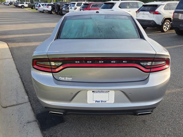 Used 2015 Silver Dodge SE image 11