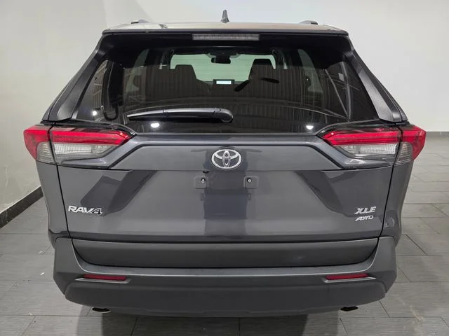 Used 2025 Gray Toyota XLE image 4
