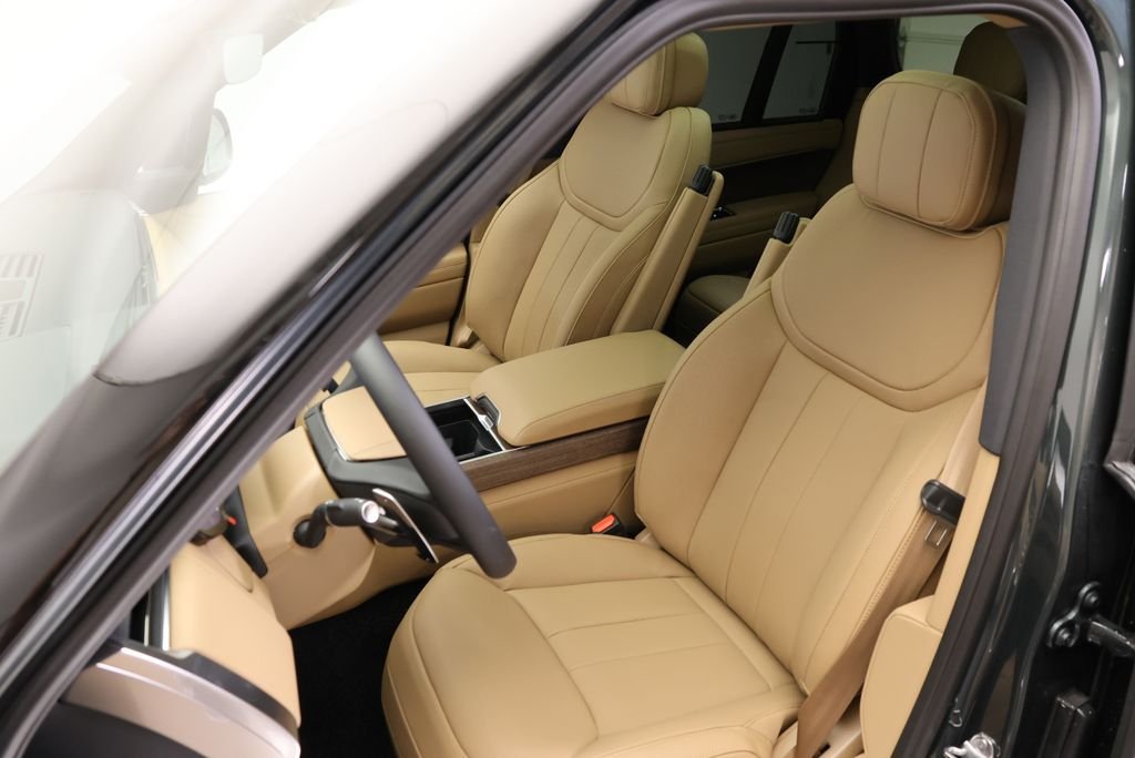 New 2026 Belgravia Green Land Rover SE image 30