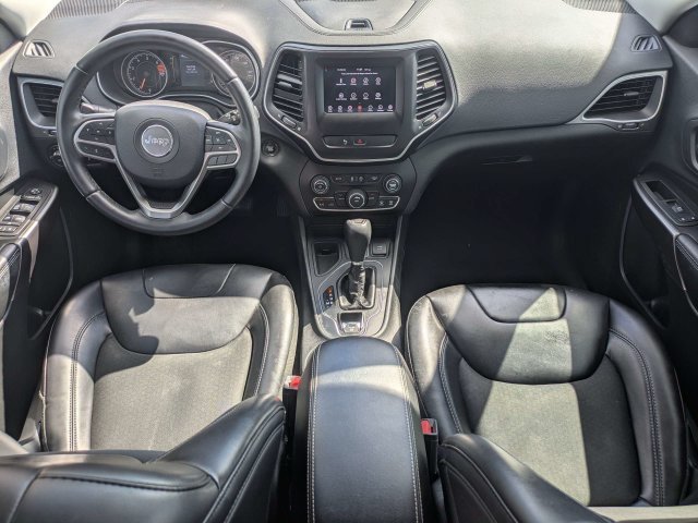Used 2019 White Jeep Latitude Plus image 15