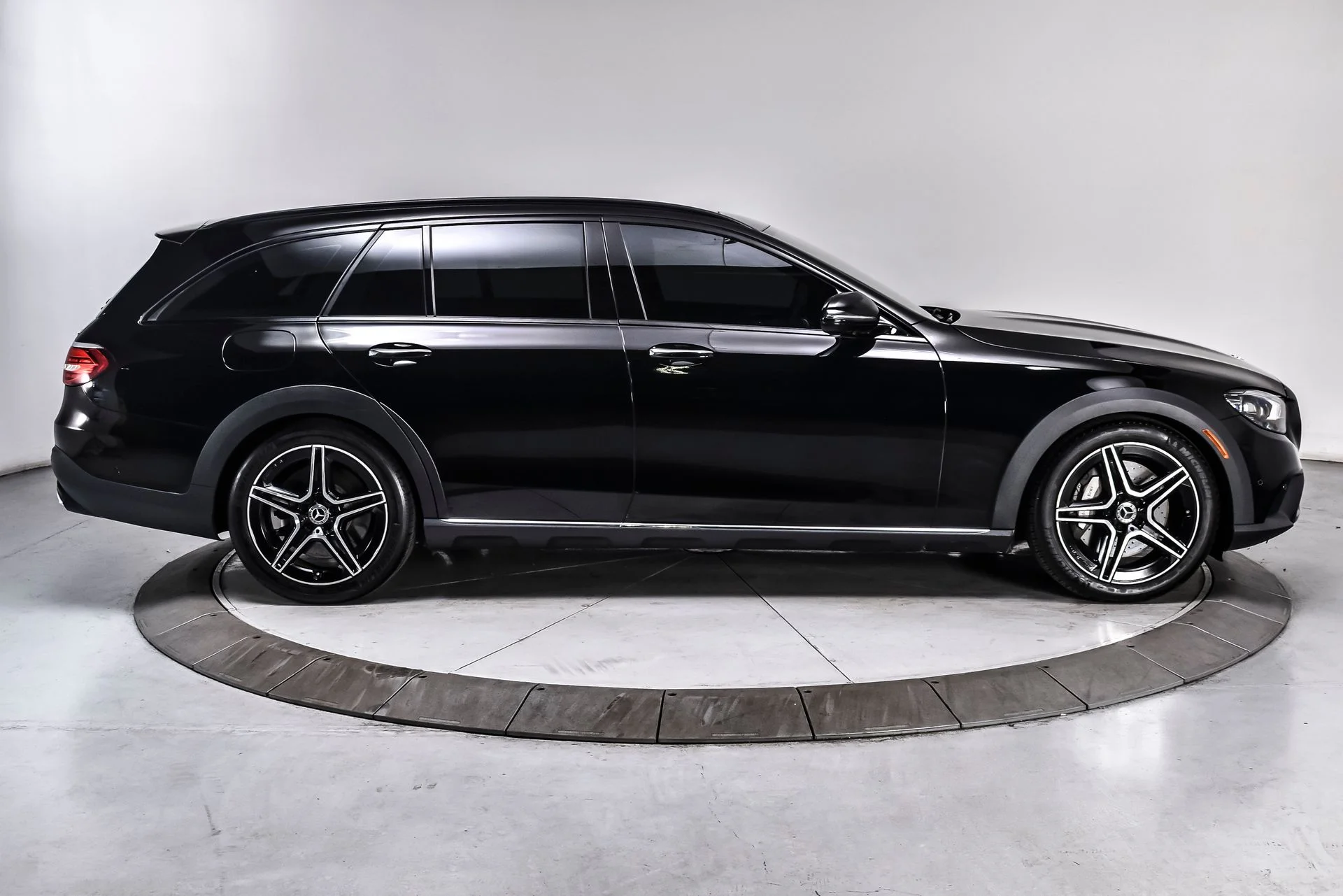 Used 2023 Black Mercedes-Benz E 450 image 7