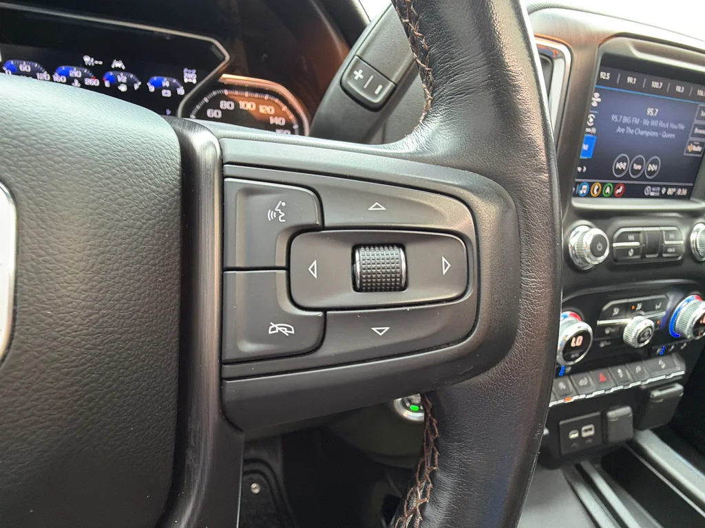 Used 2021 White GMC AT4 image 17