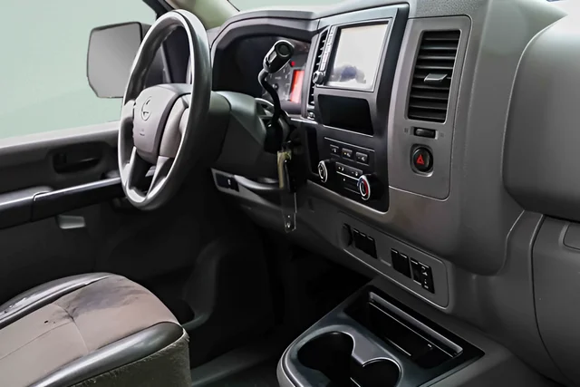 Used 2019 White Nissan S image 19