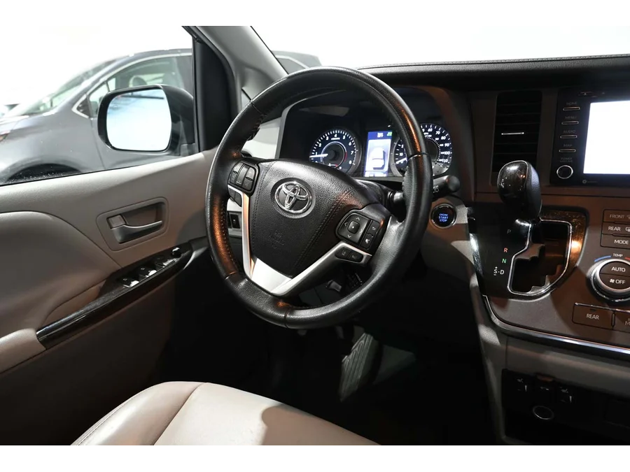 Used 2019 BLACK Toyota XLE Mobility Handicap Van image 23