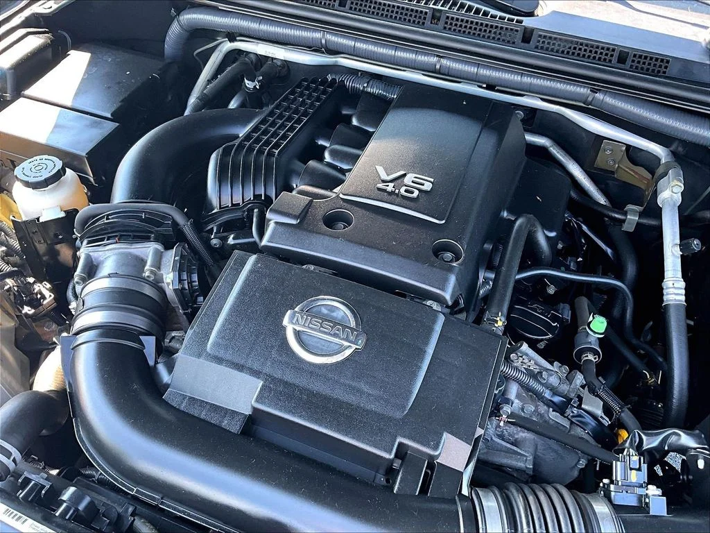 Used 2015 Blue Nissan SV image 34