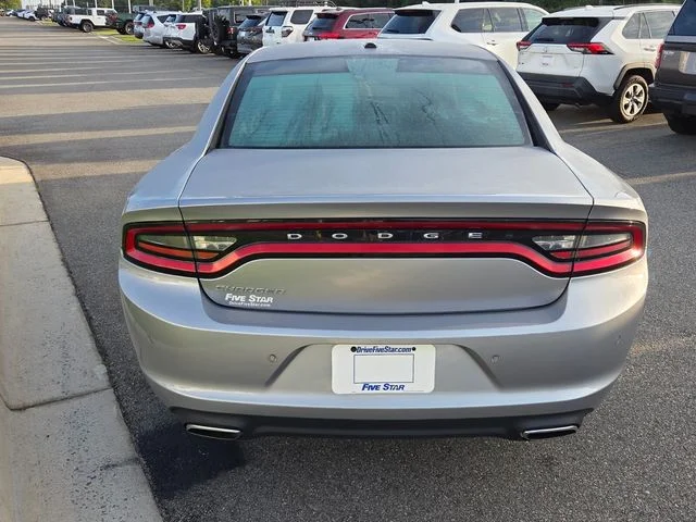 Used 2015 Silver Dodge SE image 11