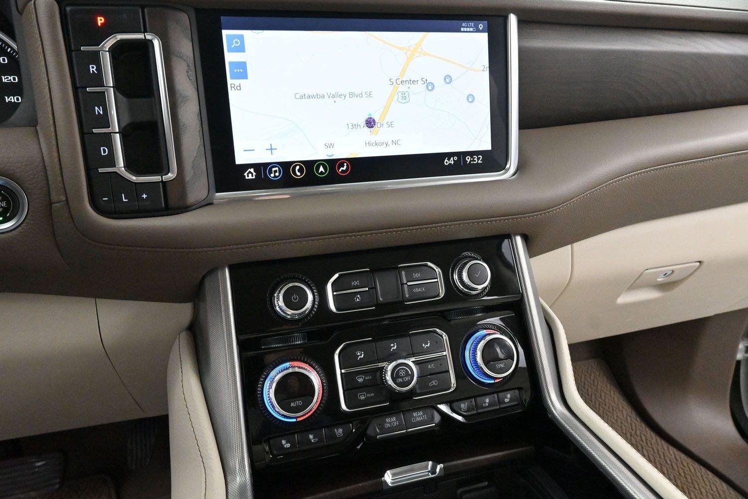 Used 2021 WHITE FROST TRICOAT GMC Denali image 24