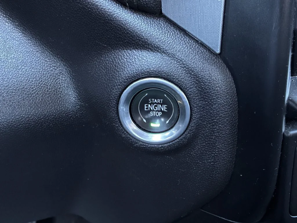 Used 2022 SUMMIT WHITE GMC SLE image 32