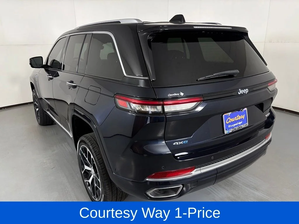 Used 2023 Black Jeep Summit Reserve 4xe image 8