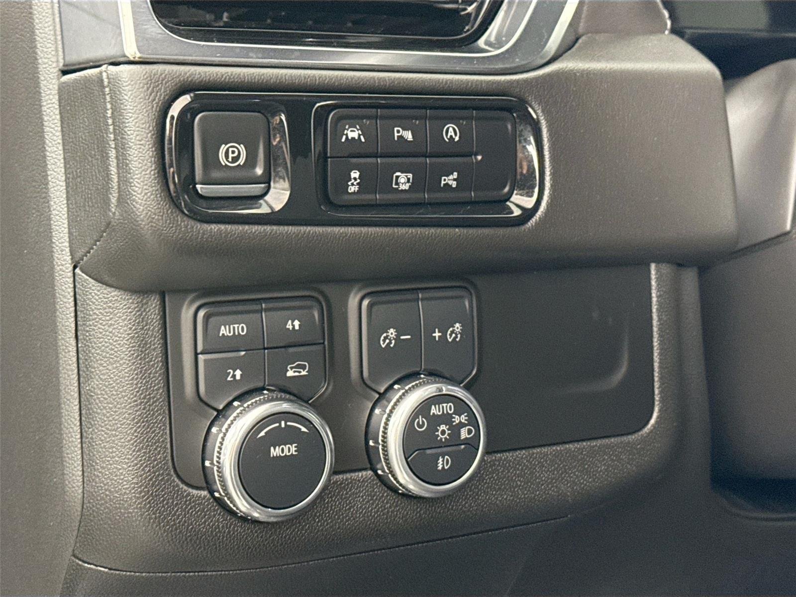Used 2025 Onyx Black GMC Denali image 16