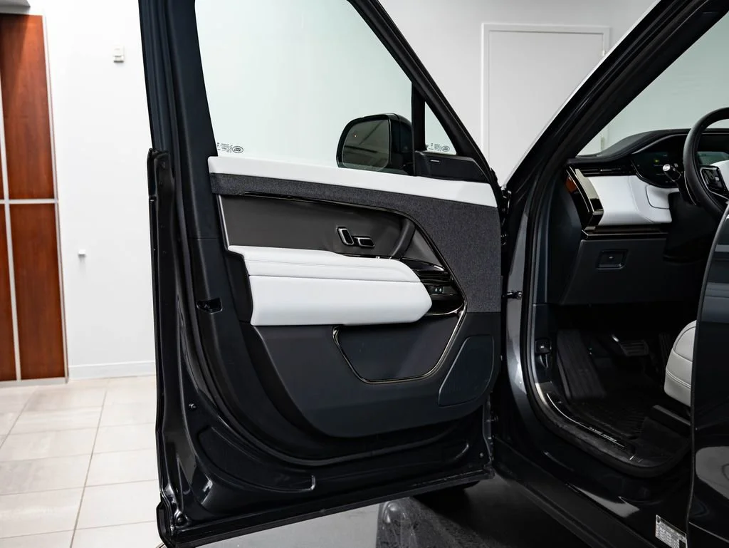 New 2026 Carpathian Grey Land Rover SE image 29