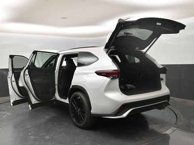 New 2026 Wind Chill Pearl <sup>1</sup> Toyota  XSE image 34