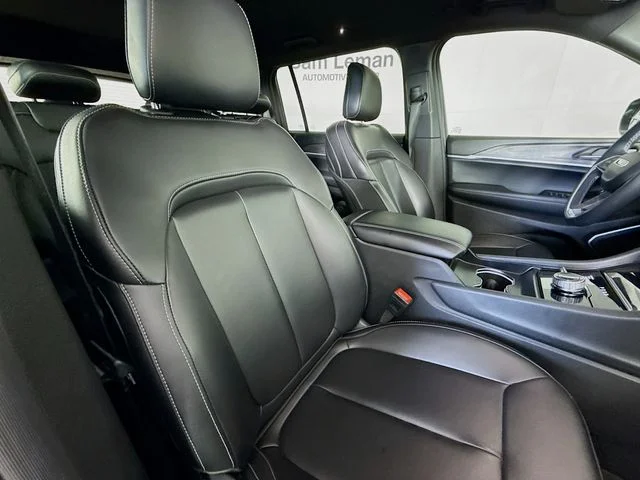 Used 2025 White Jeep Limited image 29