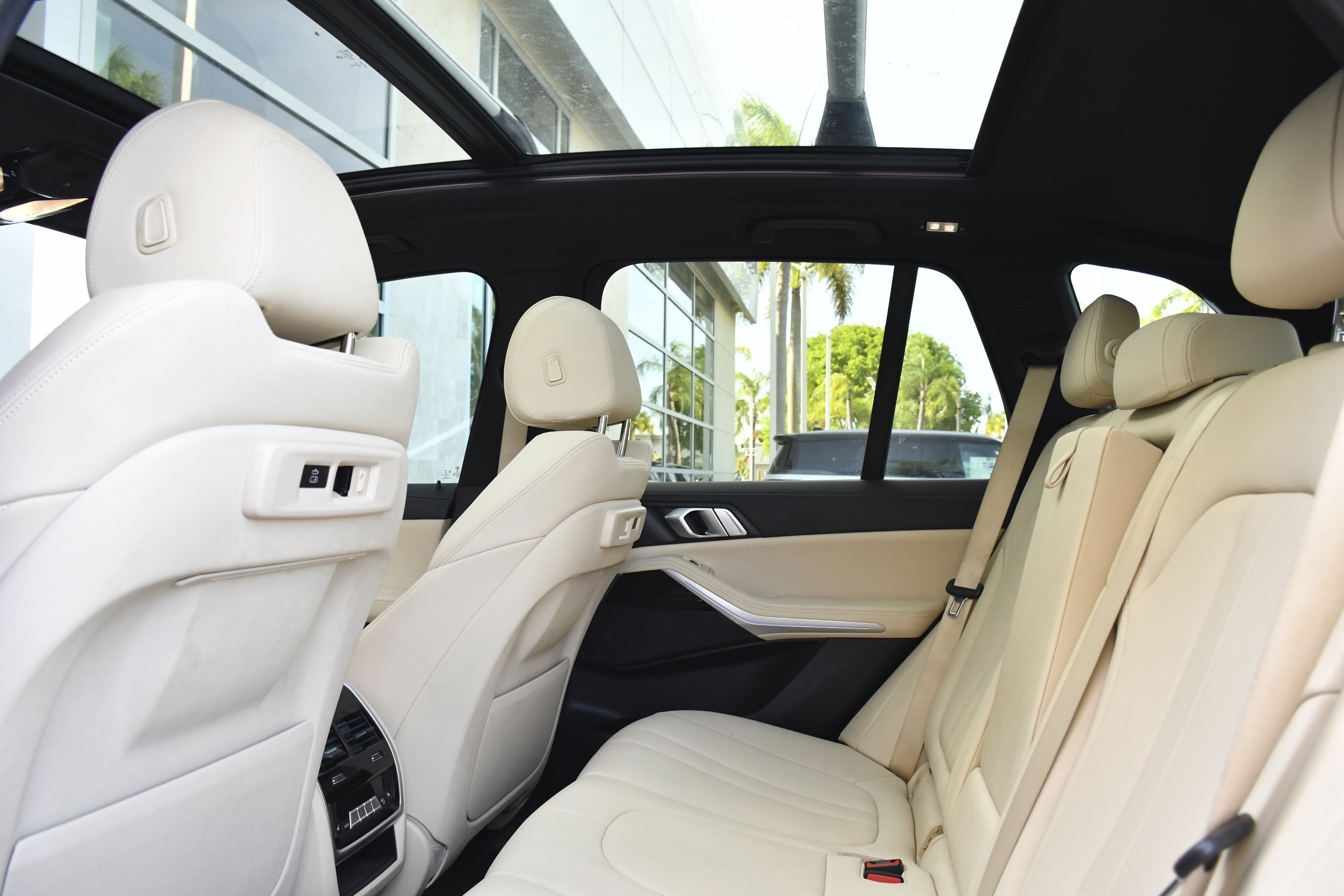 Used 2019 Phytonic Blue Metallic BMW xDrive40i image 22