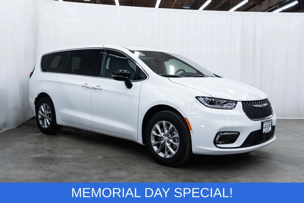 2026 Chrysler Pacifica Select AWD's photo