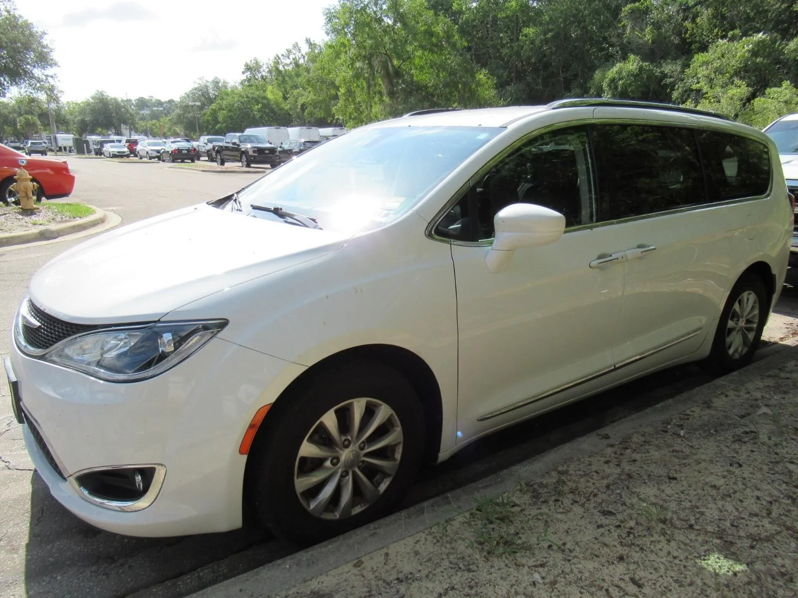 Used 2019 White Chrysler Touring L image 2