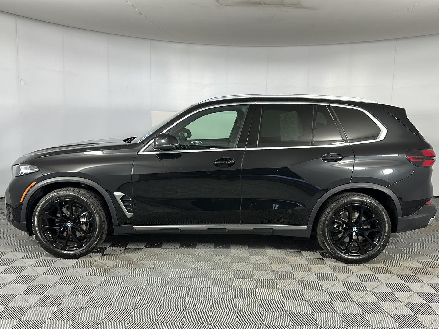 Used 2024 Black Sapphire Metallic BMW xDrive40i image 8