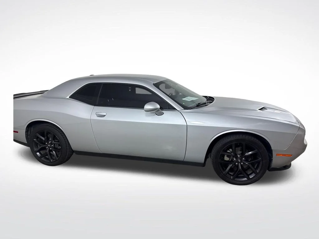 Used 2023 Silver Dodge SXT image 2