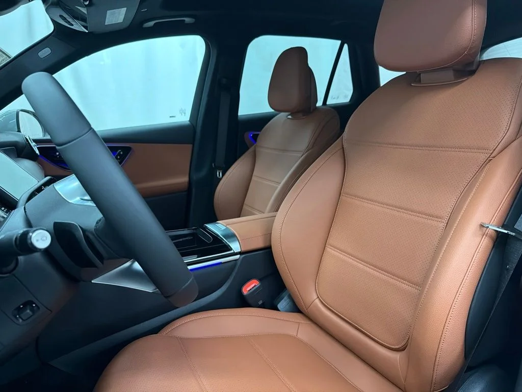 New 2027 White Mercedes-Benz GLC 300 image 14