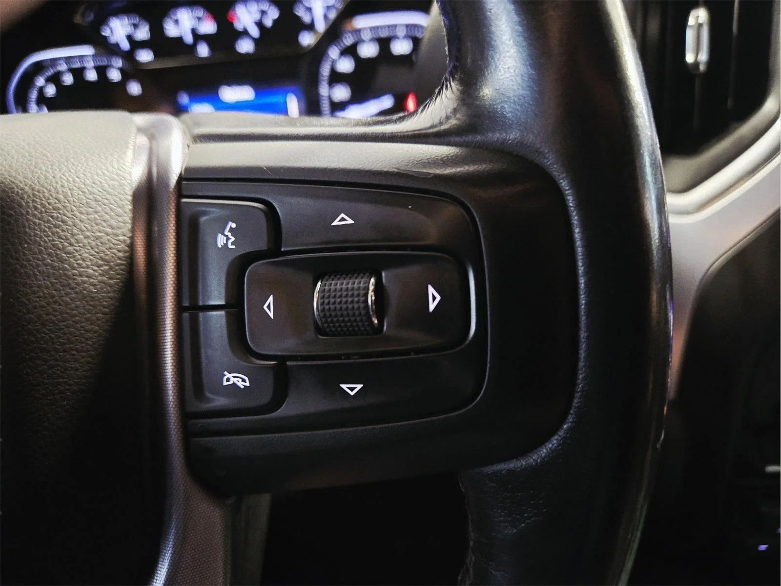 Used 2021 Summit White GMC Elevation image 29