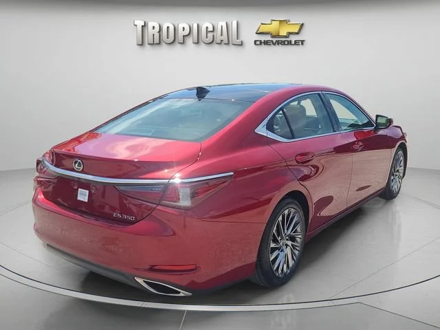 Used 2024 Red Lexus ES 350 Luxury image 3