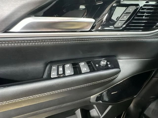 New 2026 High Gloss Black Exterior Paint Jeep Limited Reserve image 16