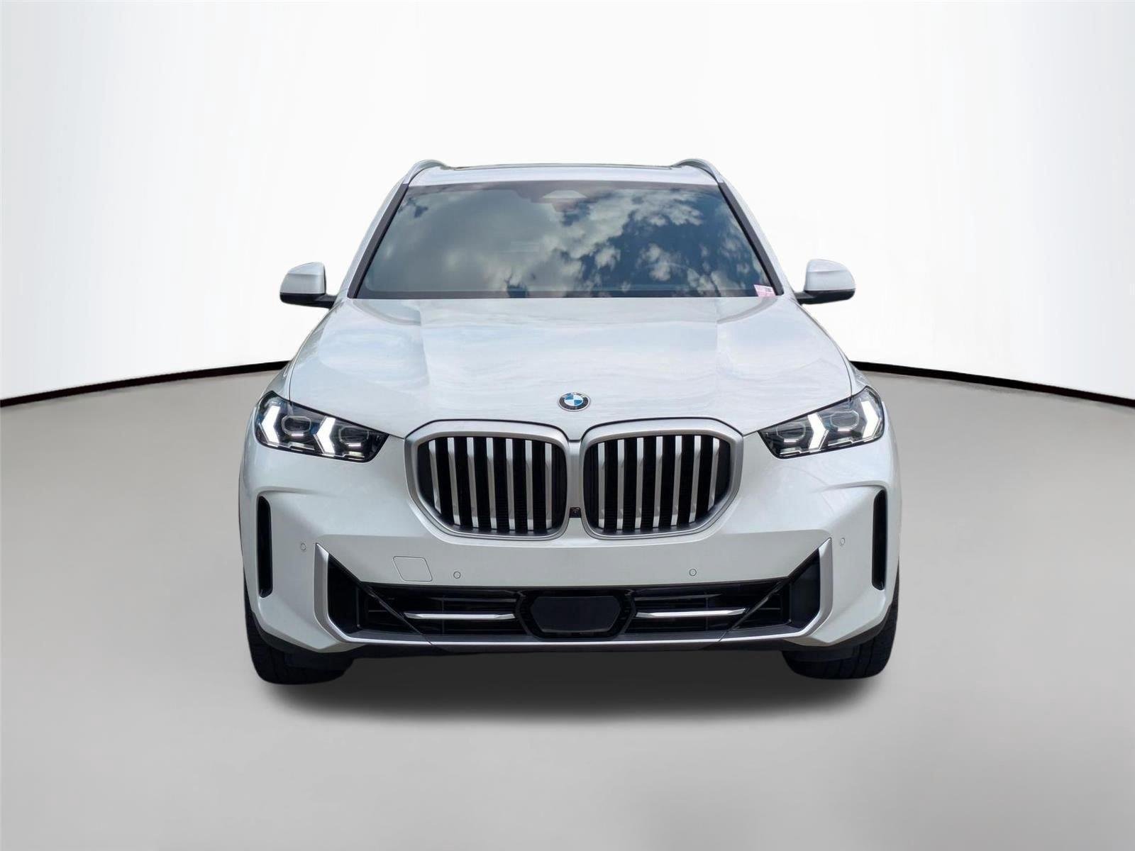 Used 2025 Mineral White Metallic BMW xDrive40i image 2