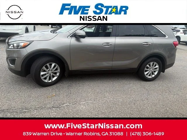 Used 2018 Silver Kia LX image 17