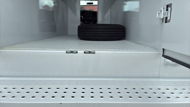 New 2025 Summit White Chevrolet 1WT image 19