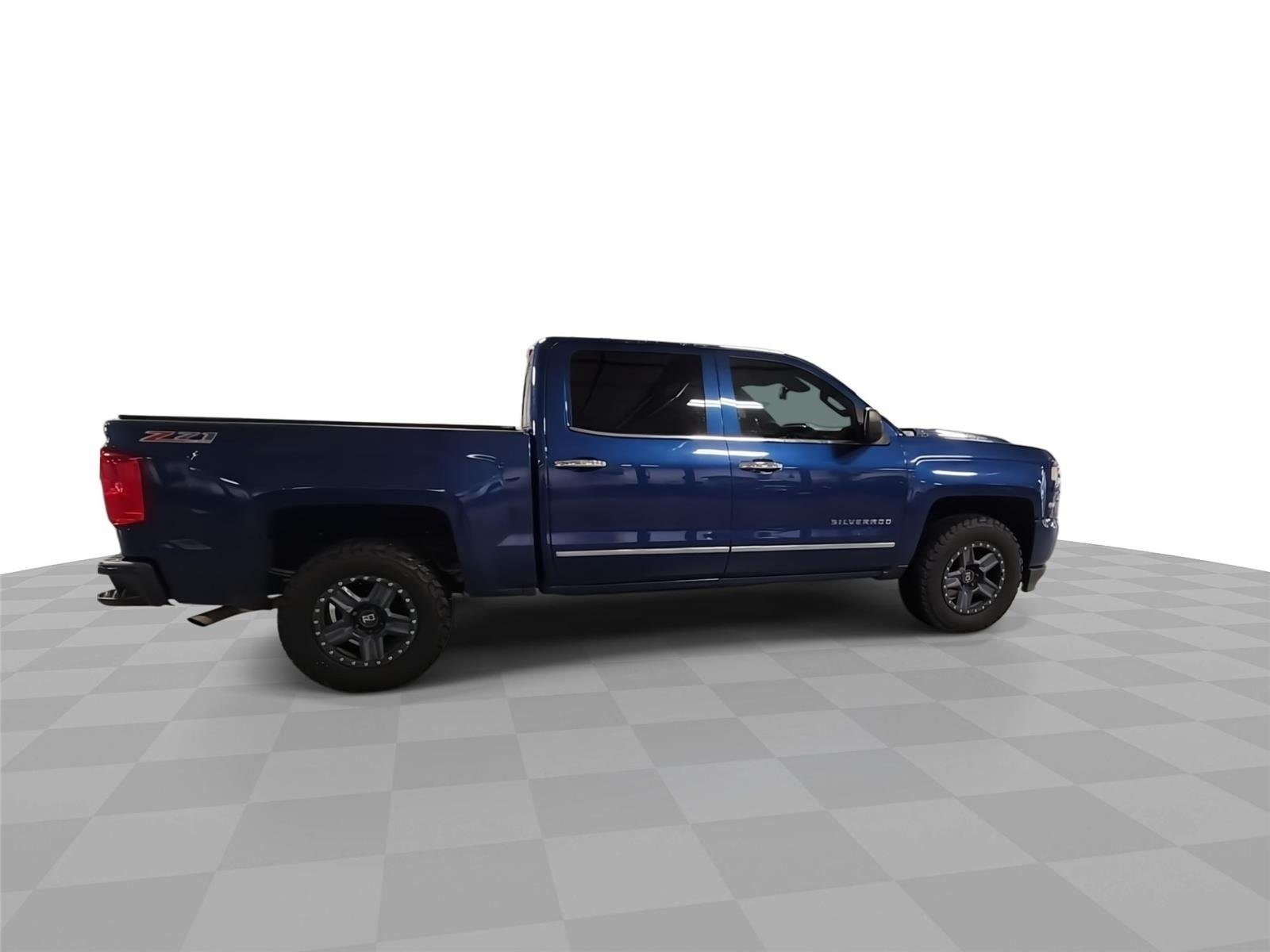 Used 2016 DEEP OCEAN BLUE METALLIC Chevrolet LTZ image 9