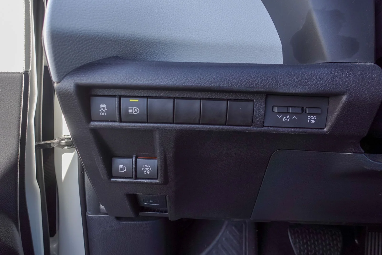 Used 2025 Ice Cap Toyota LE image 16