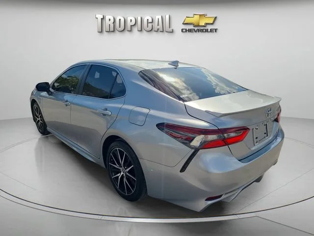 Used 2023  Toyota SE image 3