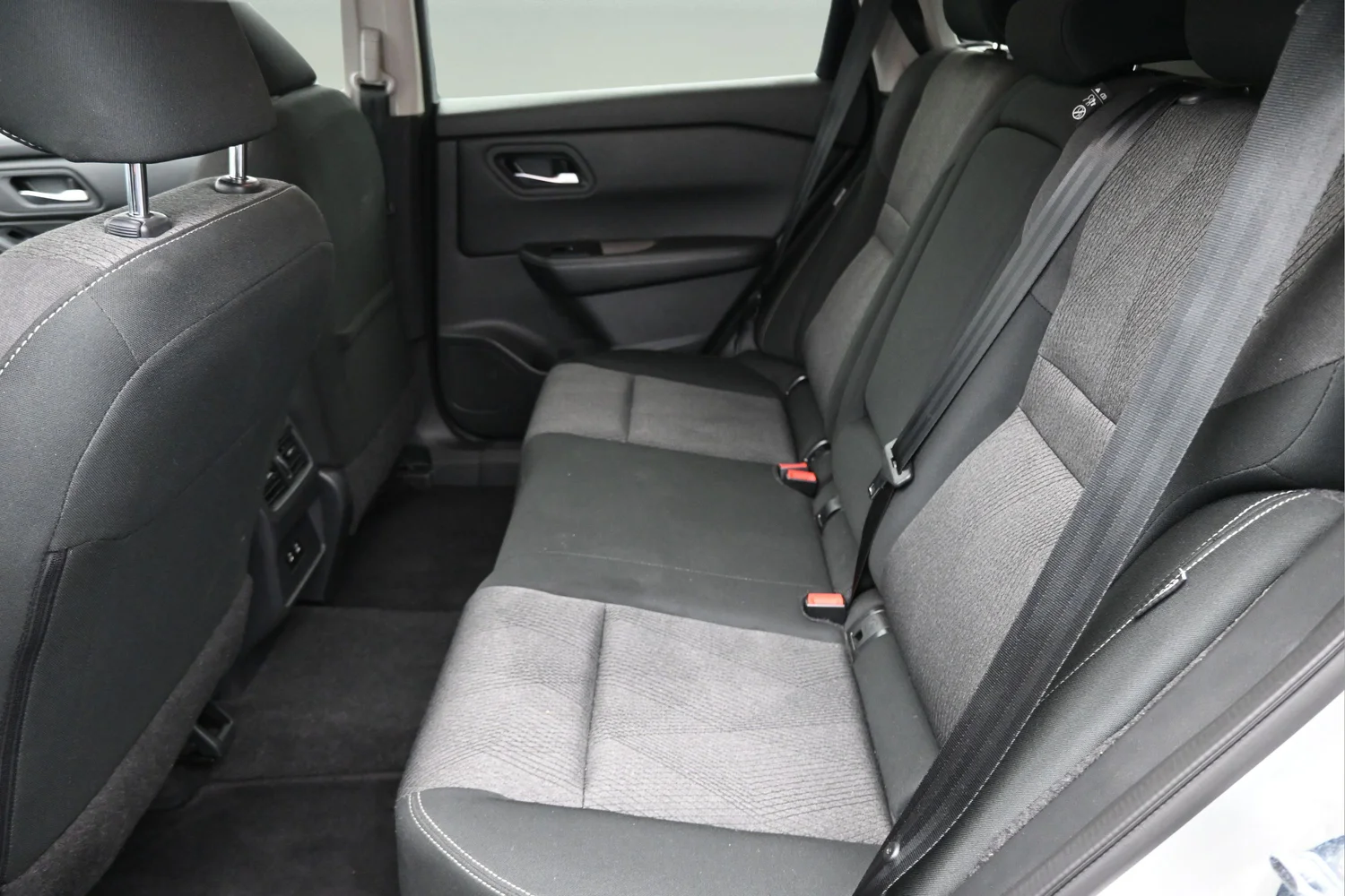 Used 2025 Silver Nissan SV image 13