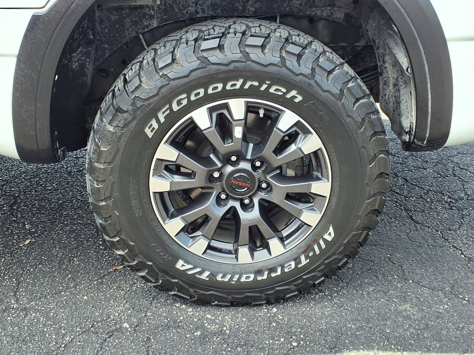 Used 2021 Glacier White Nissan PRO-4X image 10