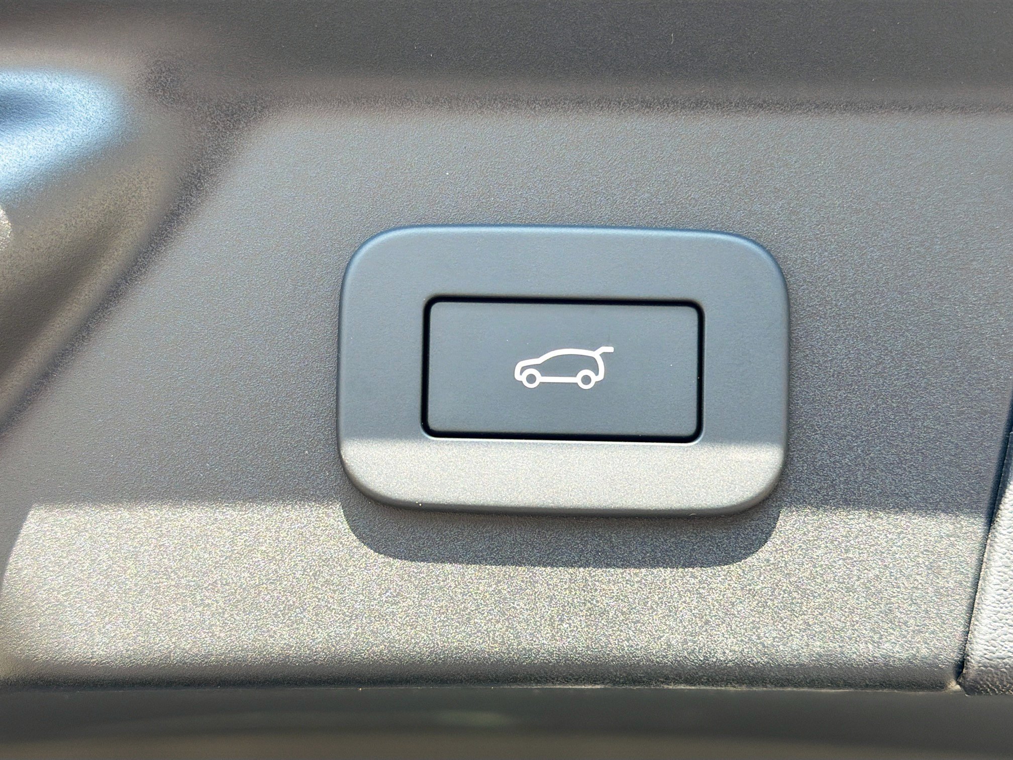New 2026 Batumi Gold Land Rover Belgravia Edition image 12