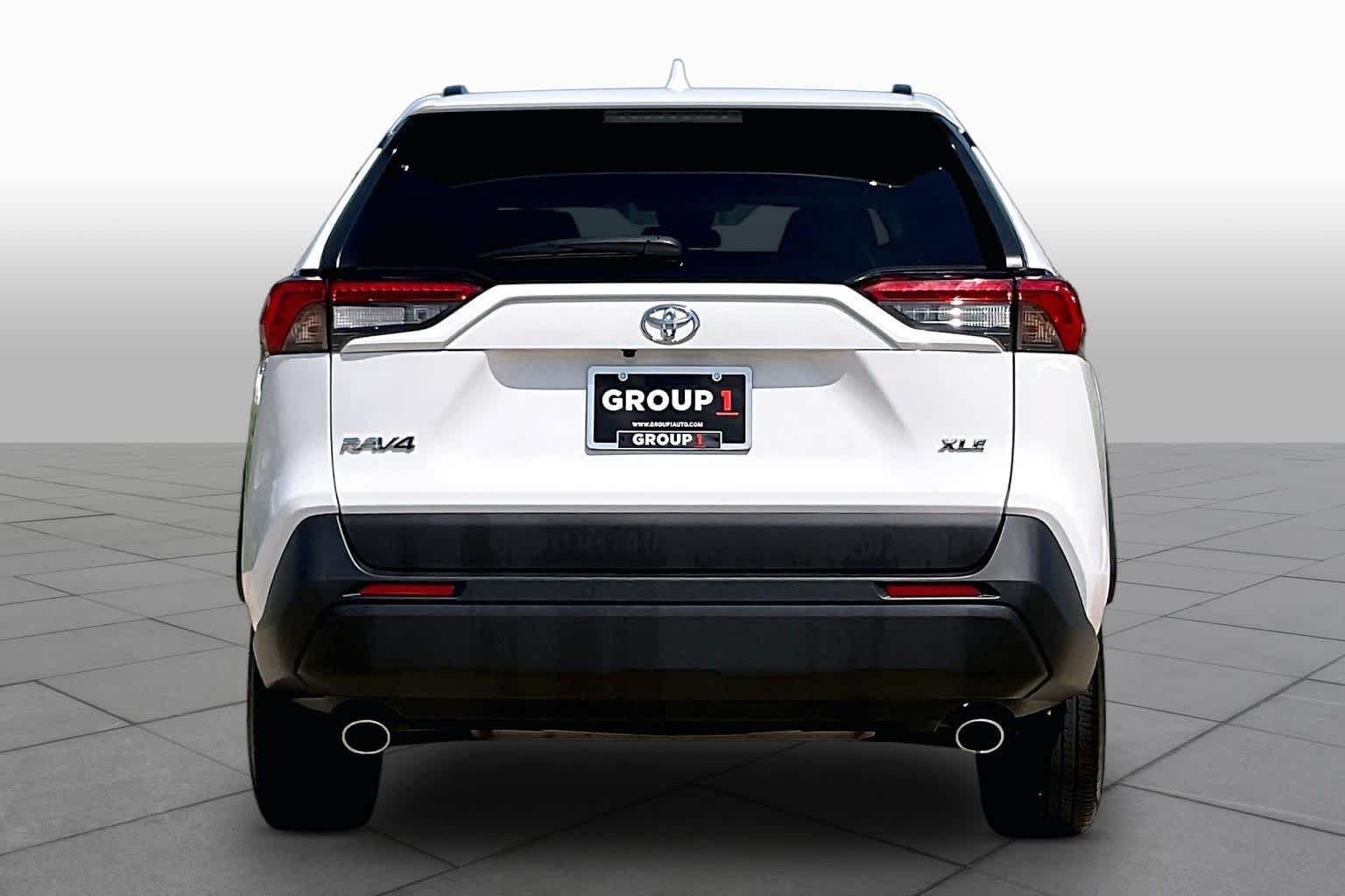 Used 2025 Ice Cap Toyota XLE image 5