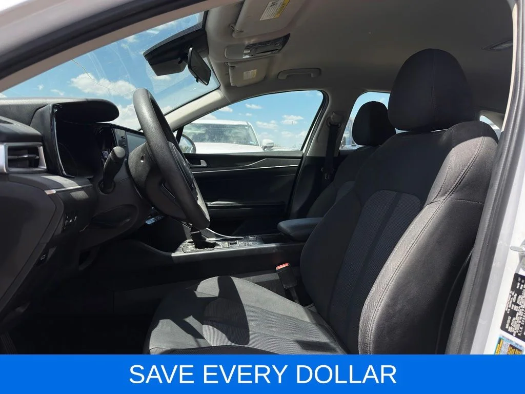 Used 2022 White Kia LXS image 7