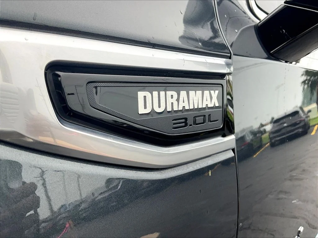 Used 2021 Hunter Green GMC Denali image 23