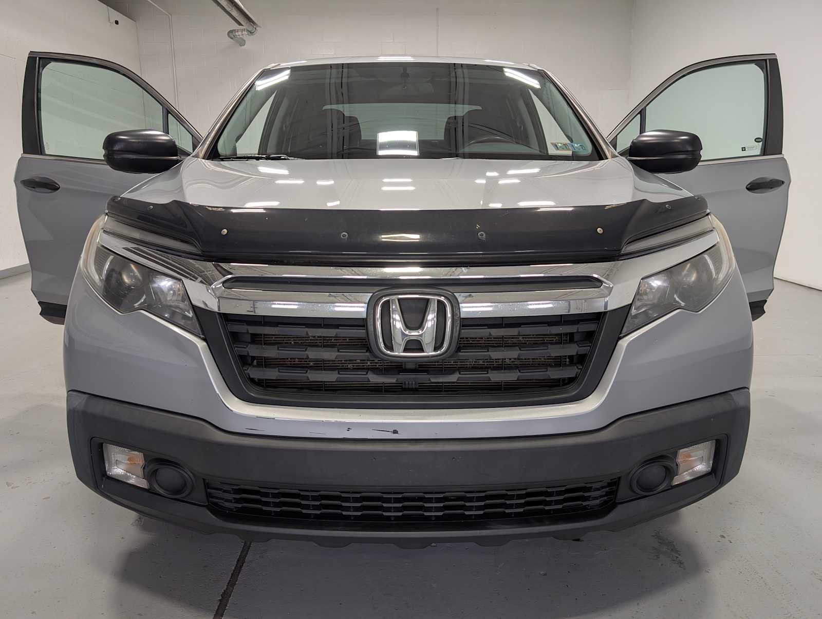 Used 2017 Lunar Silver Metallic Honda RT image 14