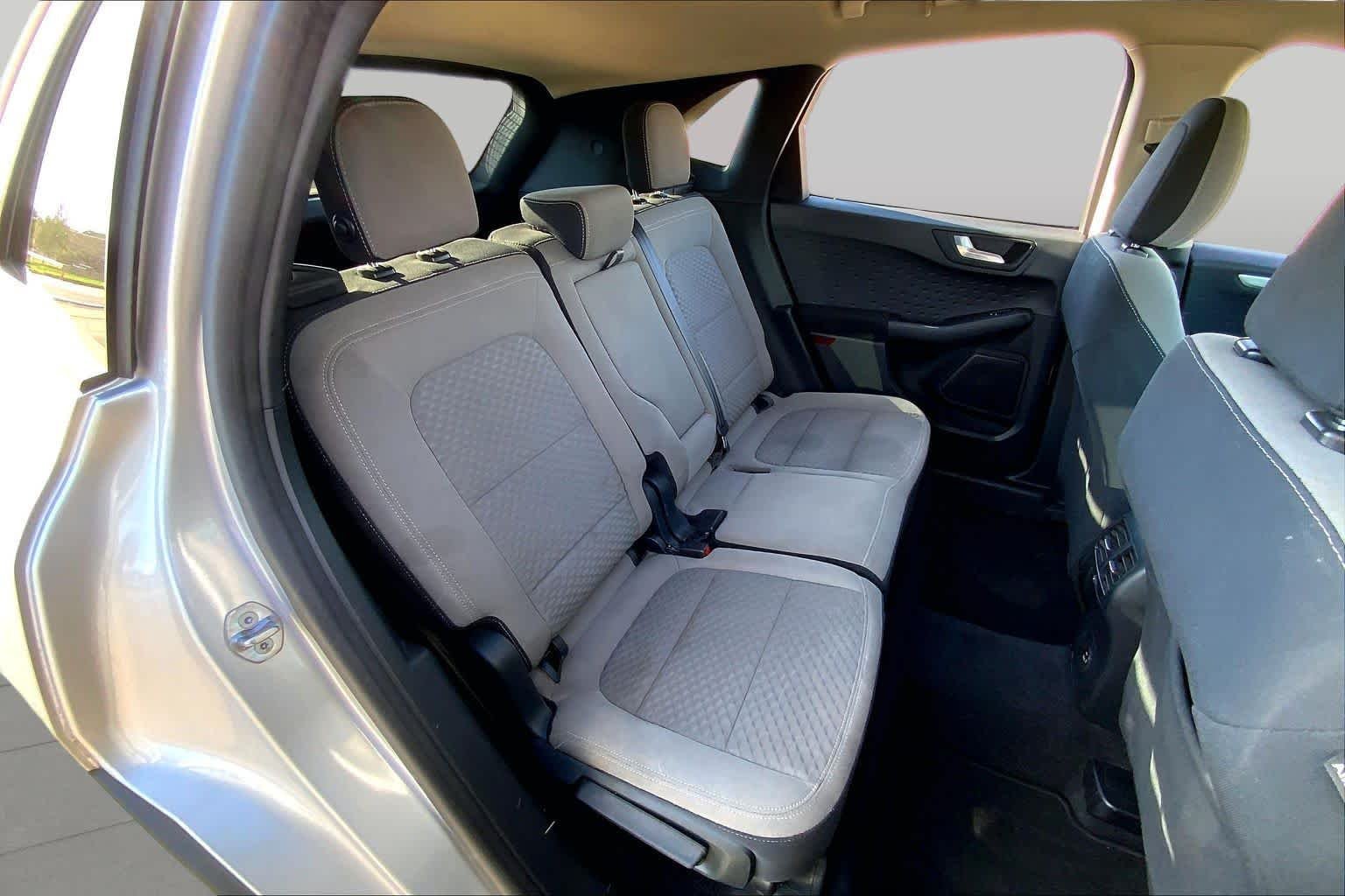 Used 2020 Ingot Silver Metallic Ford SE image 20