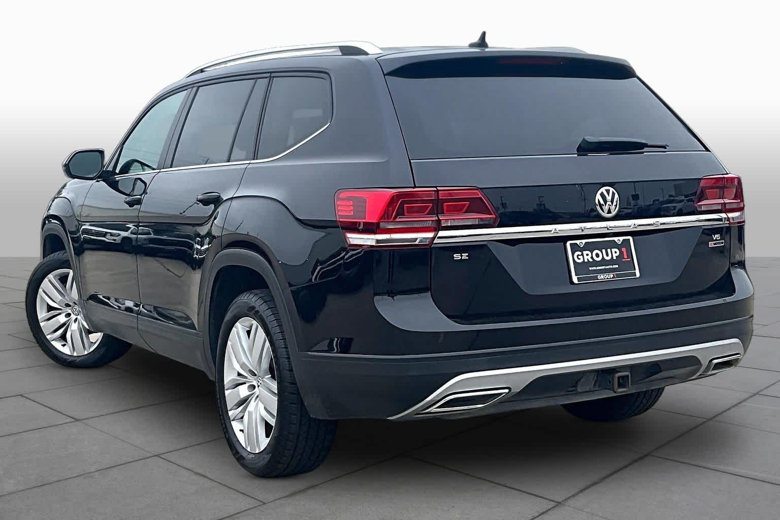 Used 2019 Deep Black Pearl Volkswagen 3.6L V6 SE w/Technology image 12