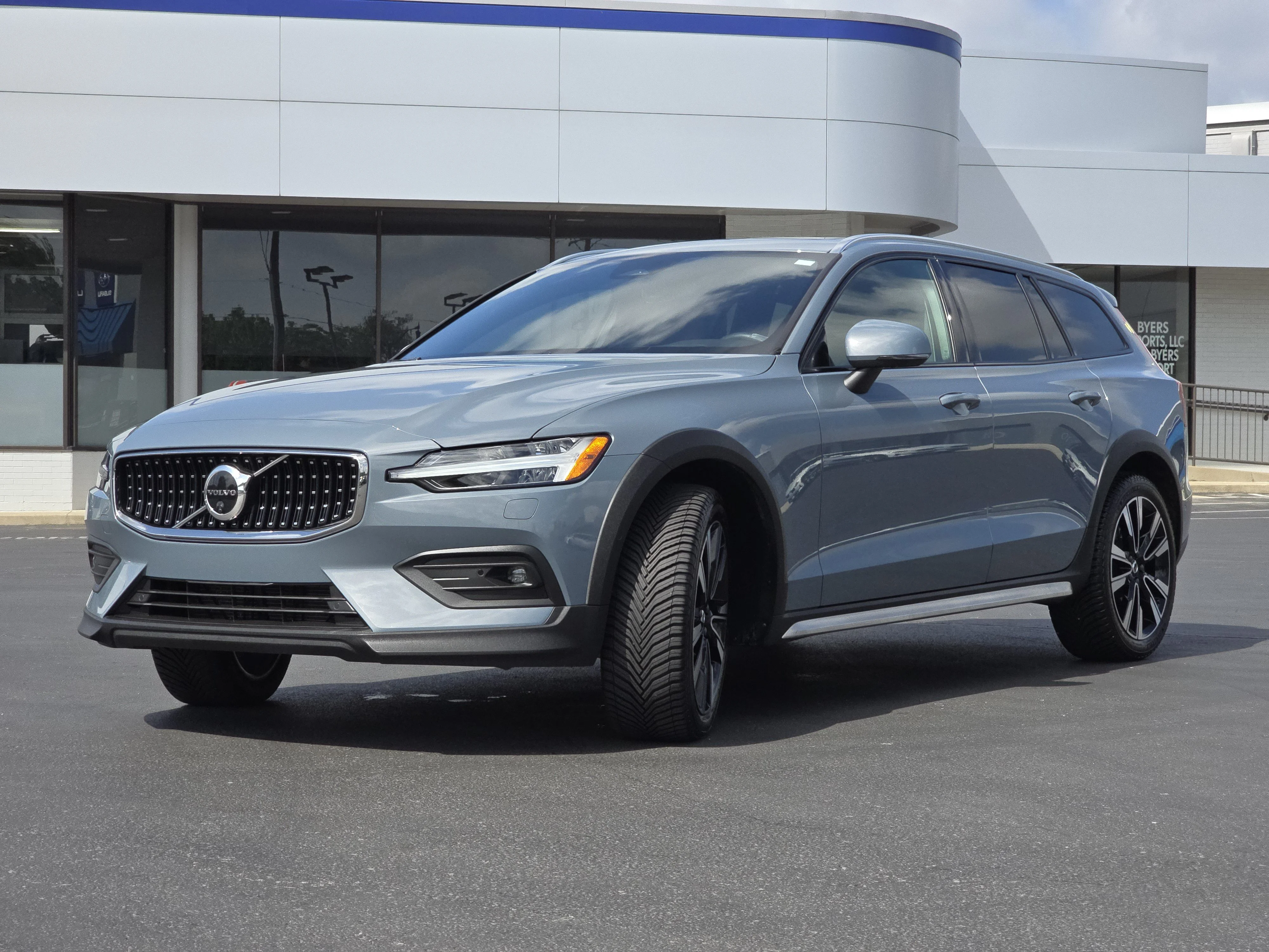 Used 2023 Thunder Grey Metallic Volvo Ultimate image 3