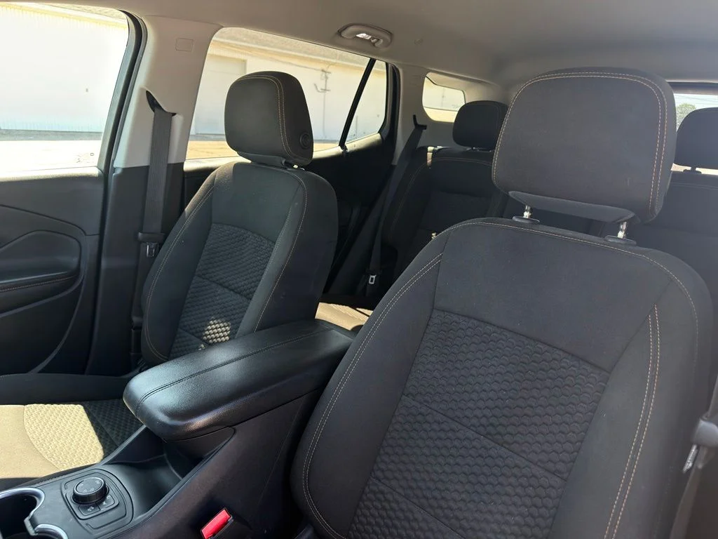 Used 2020 Black GMC SLE image 15