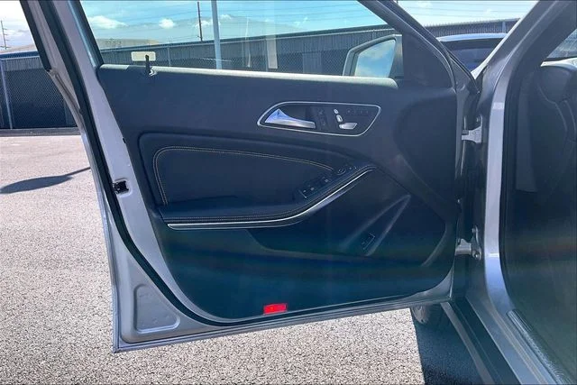 Used 2018 Silver Mercedes-Benz GLA 250 image 18