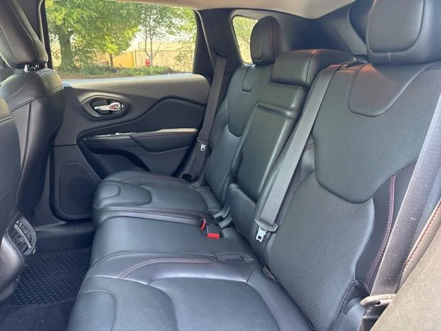 Used 2017 Gray Jeep Trailhawk image 13