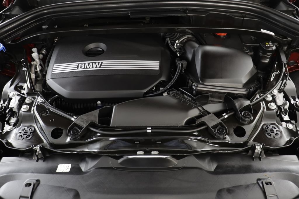 Certified Used 2025 Vegas Red Metallic BMW xDrive28i image 21