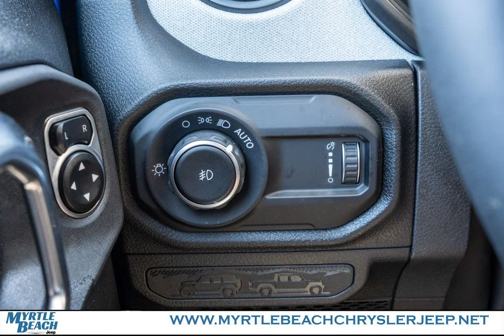 Used 2026 Blue Pearl Jeep Sport S image 31