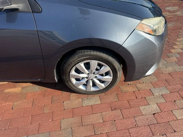 Used 2015 Gray Toyota LE image 17